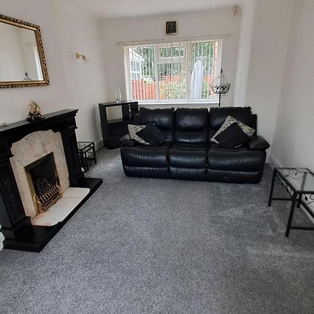 Dalton House - Three Bedroom Property Stretford Free Parking Near The Trafford Centre แมนเชสเตอร์ ภายนอก รูปภาพ