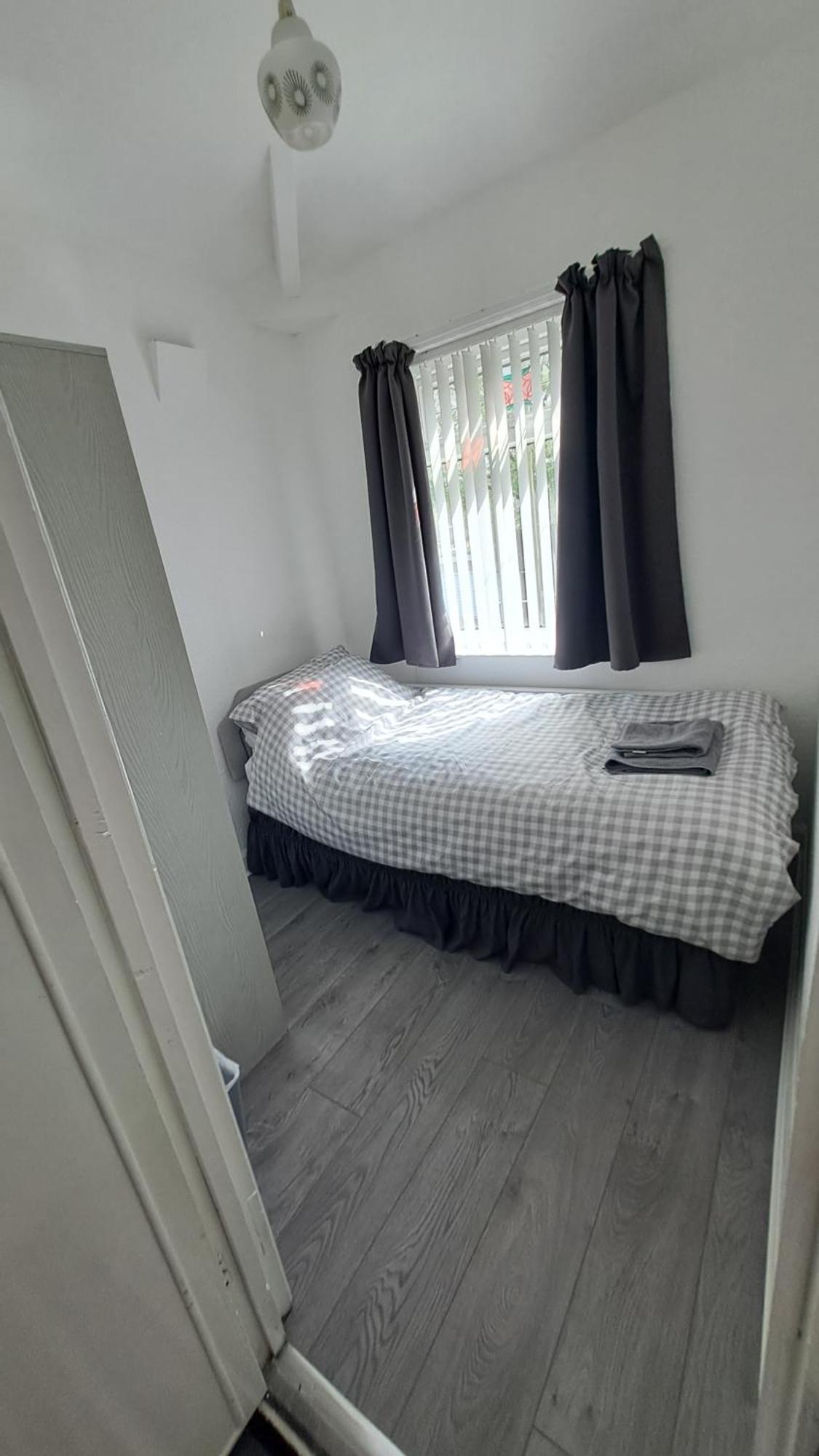 Dalton House - Three Bedroom Property Stretford Free Parking Near The Trafford Centre แมนเชสเตอร์ ภายนอก รูปภาพ